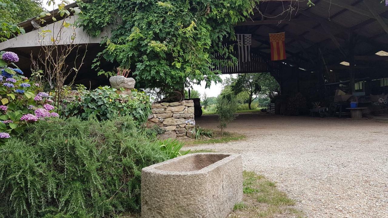 ホテル La Ferme De Kerhors Tréméoc エクステリア 写真